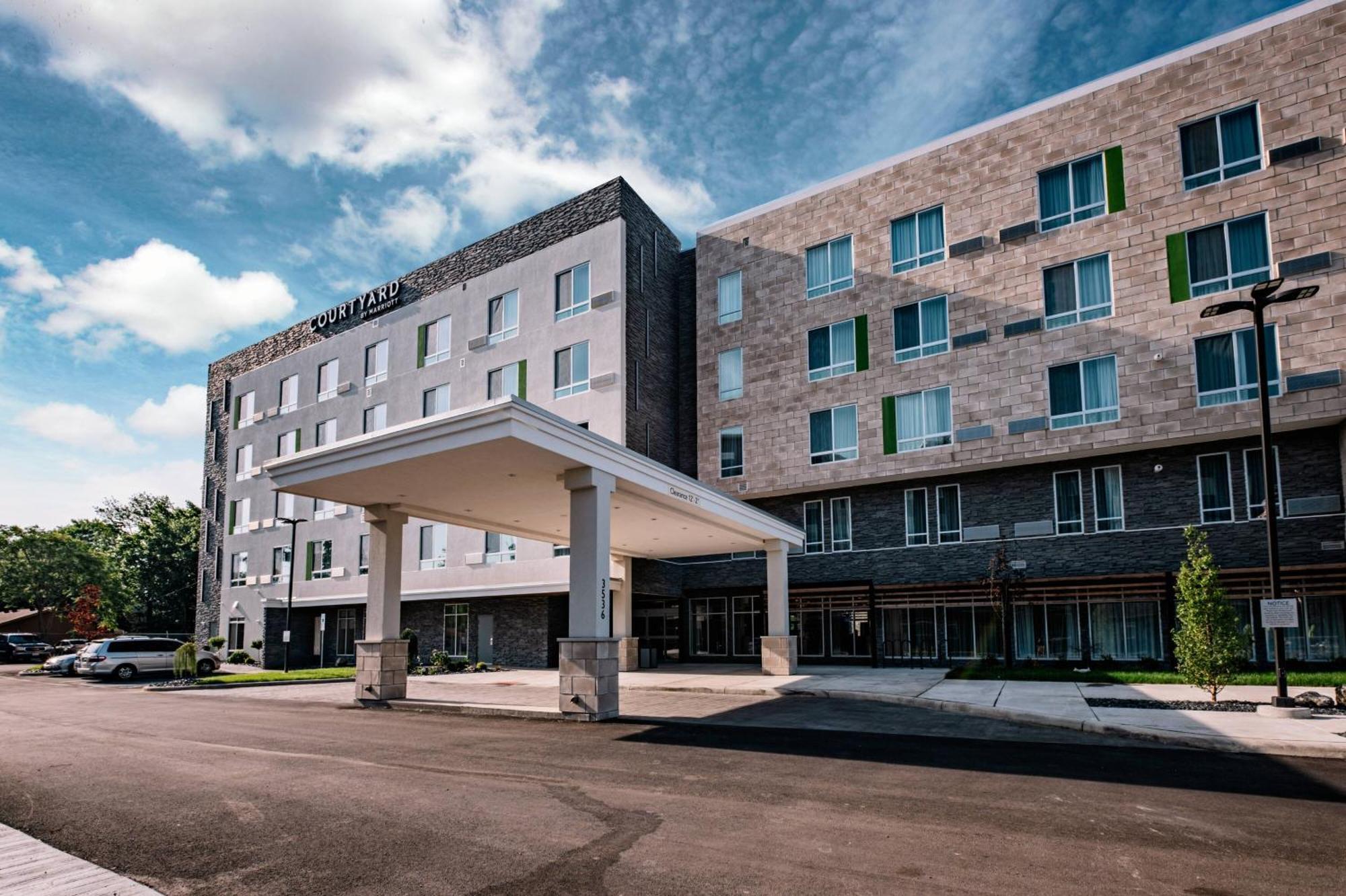 Courtyard By Marriott Toledo West Hotel Екстериор снимка