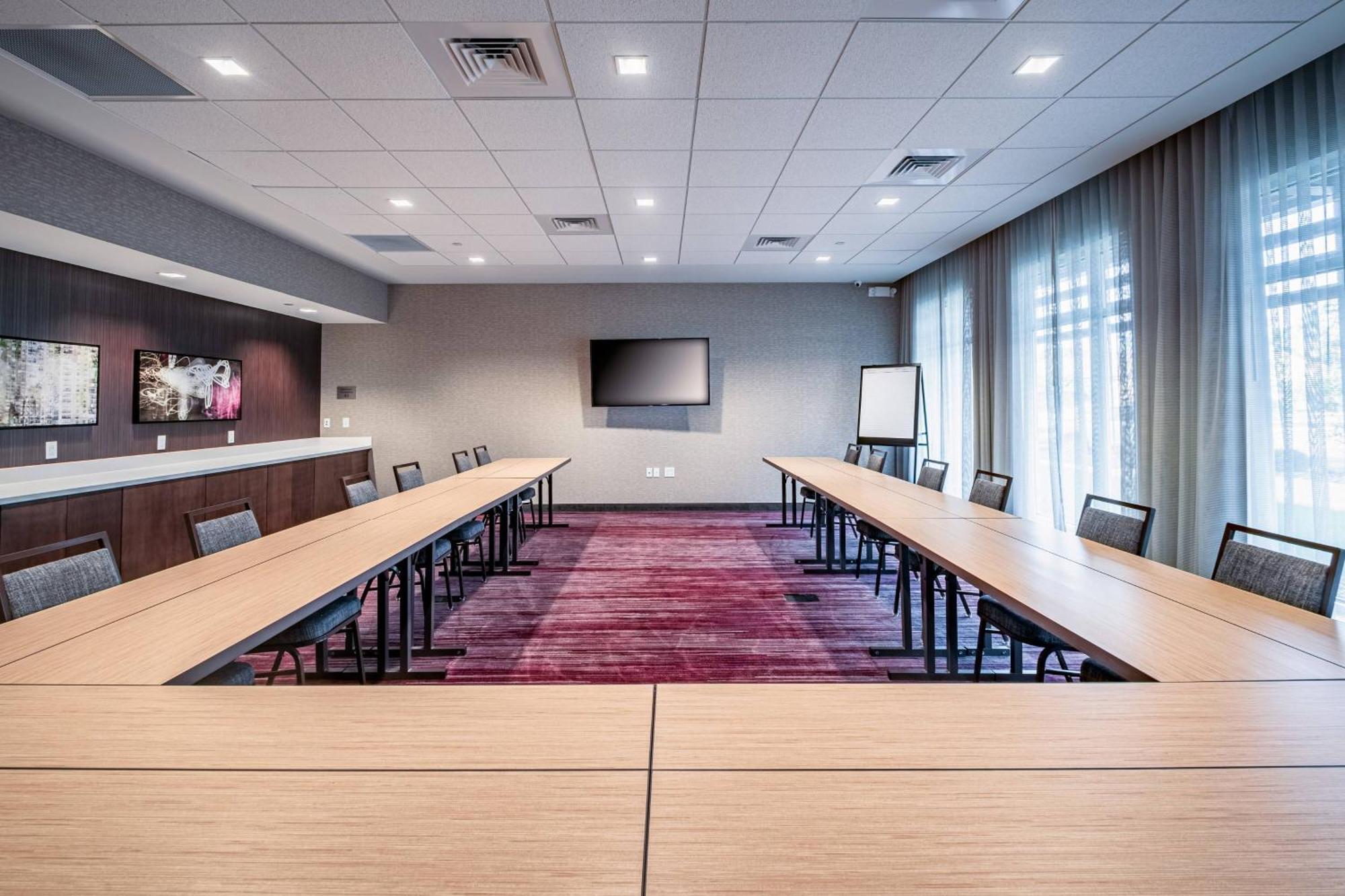 Courtyard By Marriott Toledo West Hotel Екстериор снимка