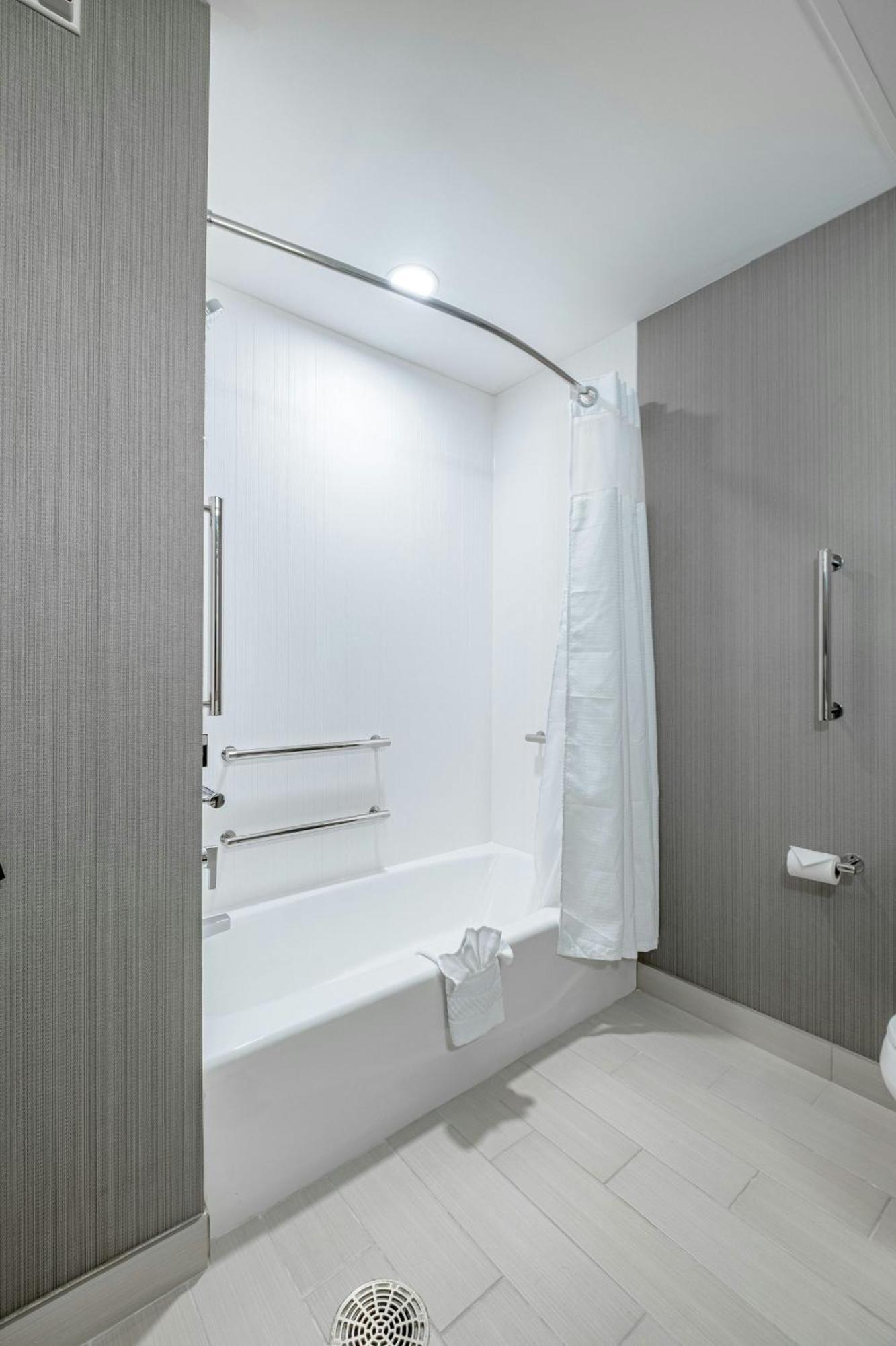 Courtyard By Marriott Toledo West Hotel Екстериор снимка