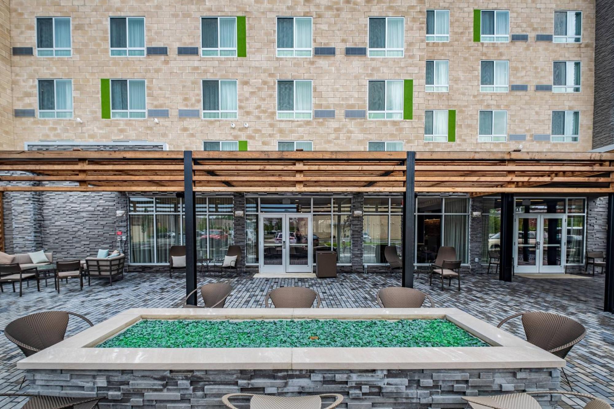 Courtyard By Marriott Toledo West Hotel Екстериор снимка