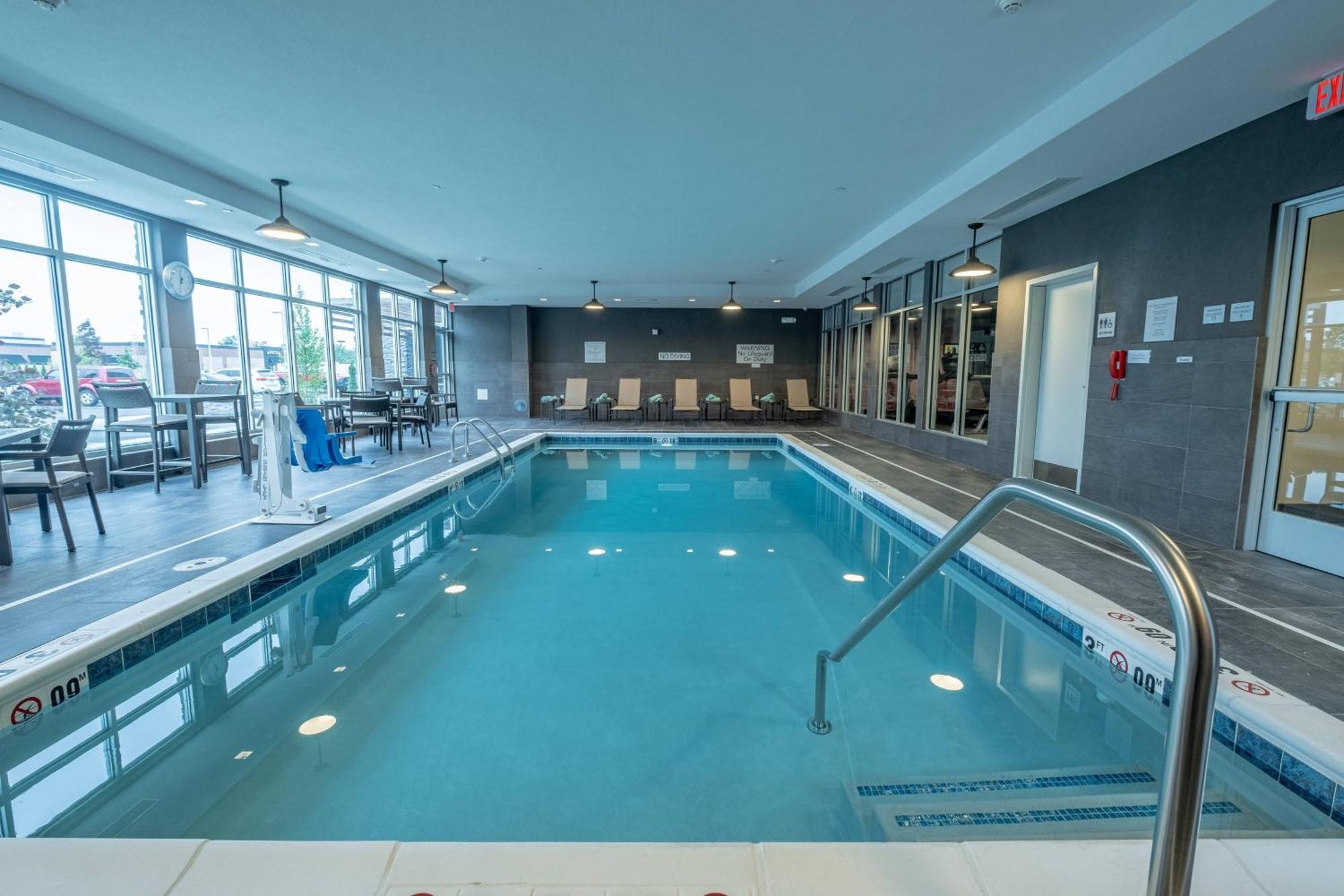 Courtyard By Marriott Toledo West Hotel Екстериор снимка