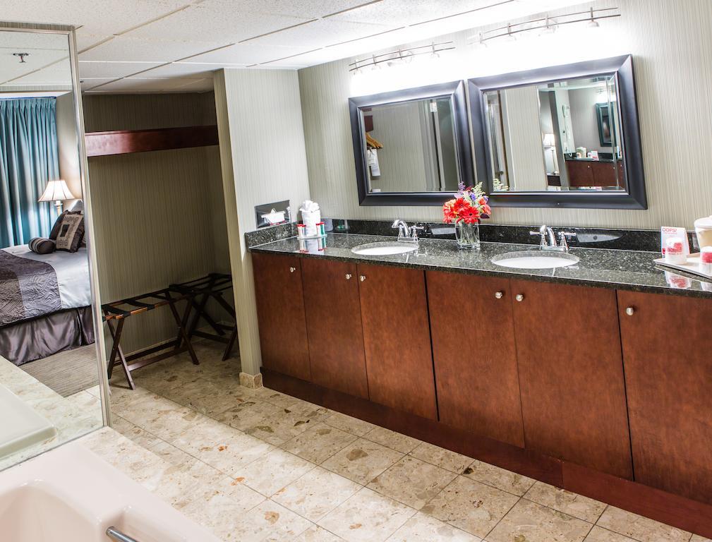 Courtyard By Marriott Toledo West Hotel Екстериор снимка