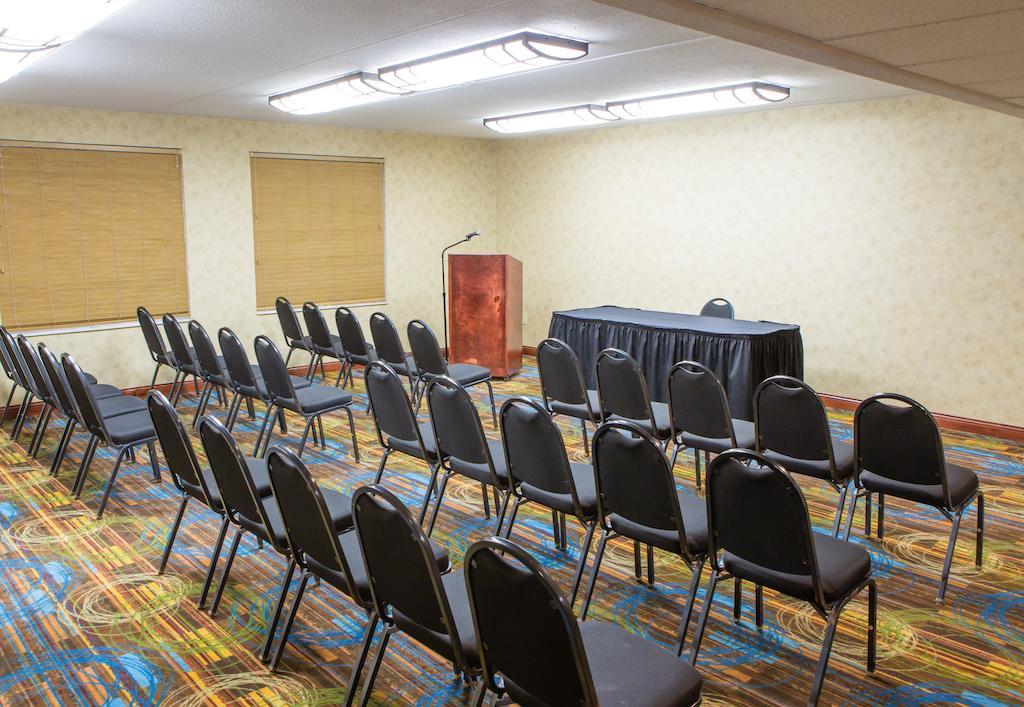 Courtyard By Marriott Toledo West Hotel Екстериор снимка