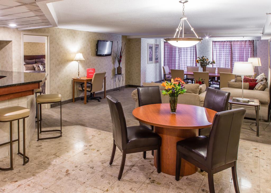 Courtyard By Marriott Toledo West Hotel Екстериор снимка