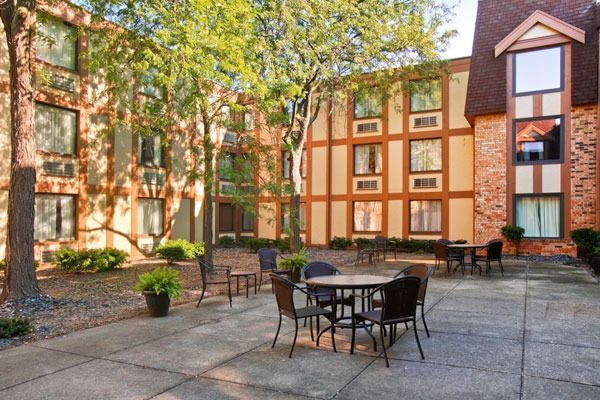 Courtyard By Marriott Toledo West Hotel Екстериор снимка